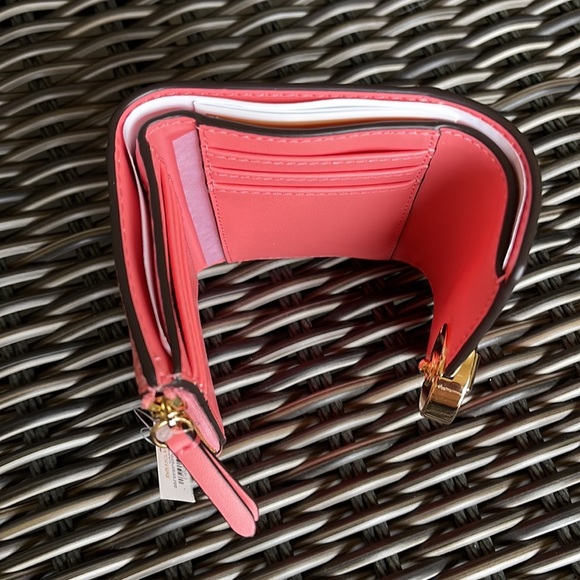 MICHAEL KORS CARMEN MEDIUM FLAP LOGO BIFOLD WALLET GRAPEFRUIT - Picture 11 of 16